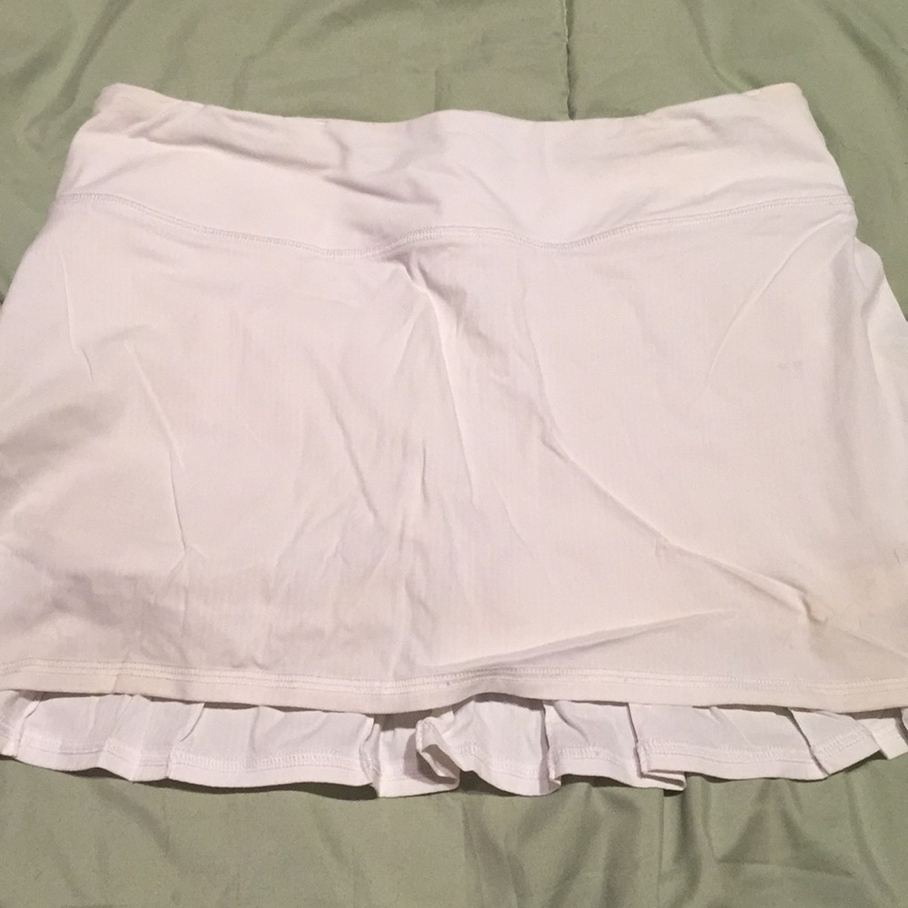 Lulu White skort
